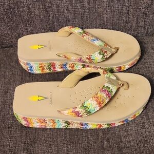 VOLATILE WOMEN'S Colorful Woven Platform Sandals Size 9.